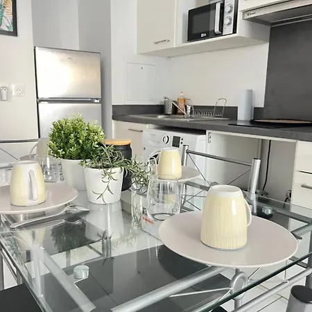Royale Elegance, Proche Paris La Defense Апартаменты Безон